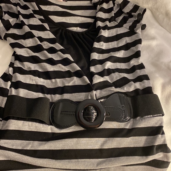 MYTH top look’s like 2 but 1 with attached belt size 1X black and gray in color. - Picture 6 of 10